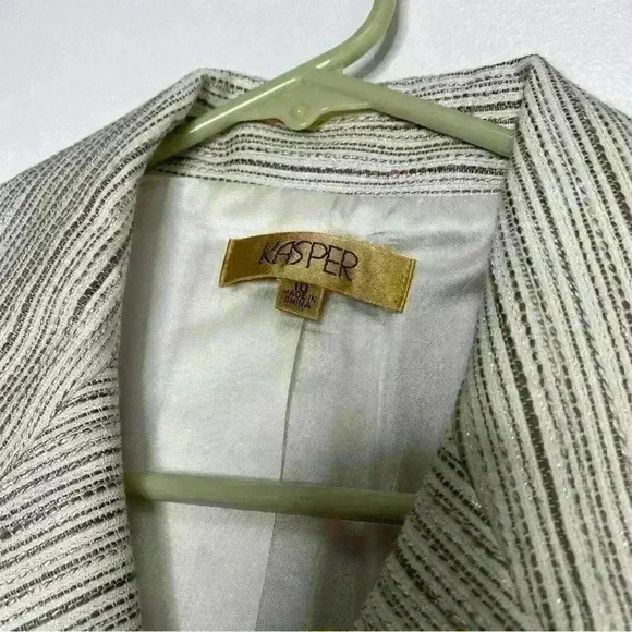 Kasper silver&cream stripe textured crop blazer with belt & bling buttonssize10 - Picture 3 of 9